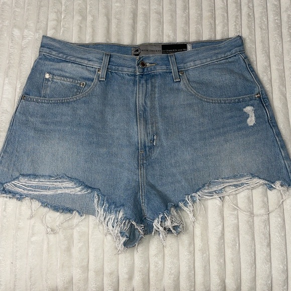 Levis SilverTab Mom Short | Size 32 - Picture 5 of 13